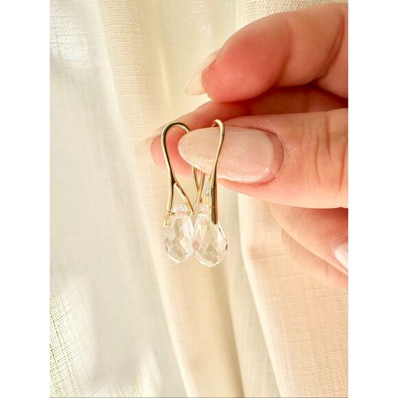 Iridescent teardrop dangle earrings - Picture 8 of 11